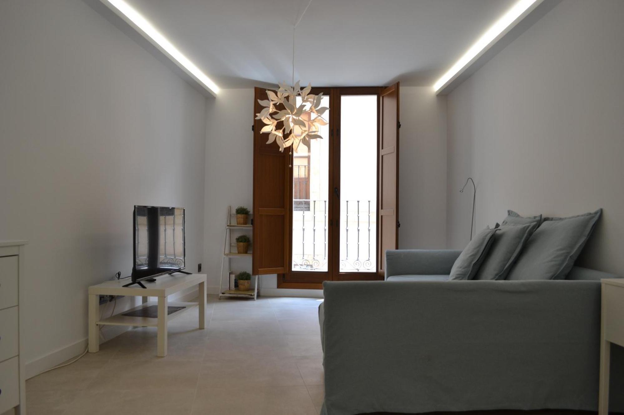 One-Bedroom Apartment Balcony Calle Serranos 32,1695752408:JPEG